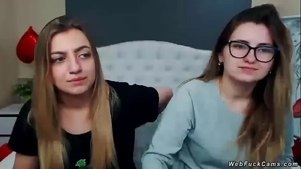 대규모 Two brunette amateur teen lesbian hotties stripping and tying in bed then licking in their private live webcam show on homemade footage개의 새 동영상