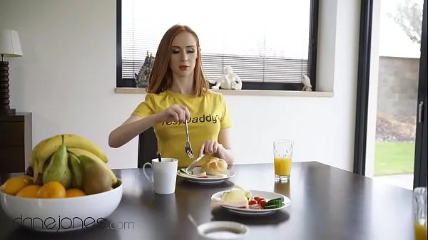 Grandes Dane Jones British redhead Lenina Crowne gets big dick fuck from husband vídeos nuevos