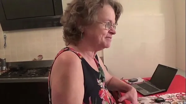 Old Slut Italian Granny Video baharu besar