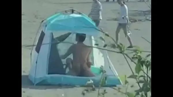 大The couple make love in the tent新视频