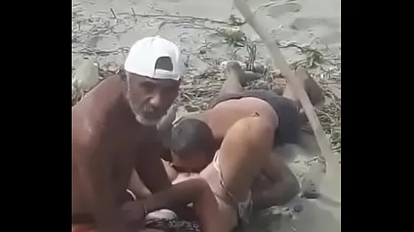 بڑے Caught on the beach نئے ویڈیوز
