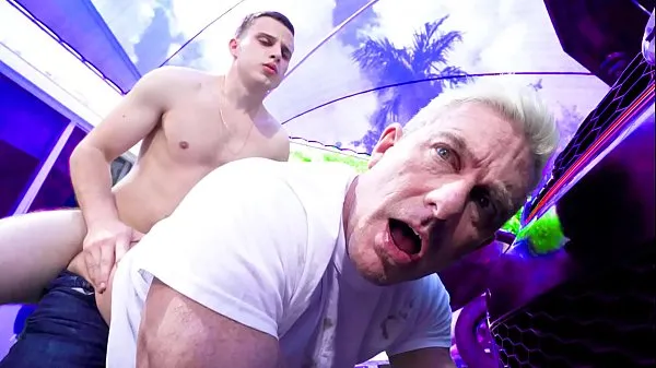 Veľké Horny stepson fucks his stepdad real hard - gay porn nové videá