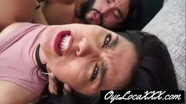 Stora FULL SCENE on - When Latina Kaylee Evans takes a trip to Colombia, she finds herself in the midst of an erotic adventure. It all starts with a raunchy photo shoot that quickly evolves into an orgasmic romp nya videor