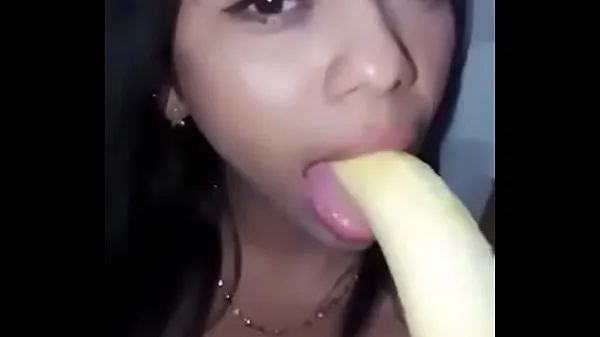 Grote He masturbates with a banana nieuwe video's