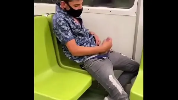 Grandes Mask jacking off in the subway novos vídeos