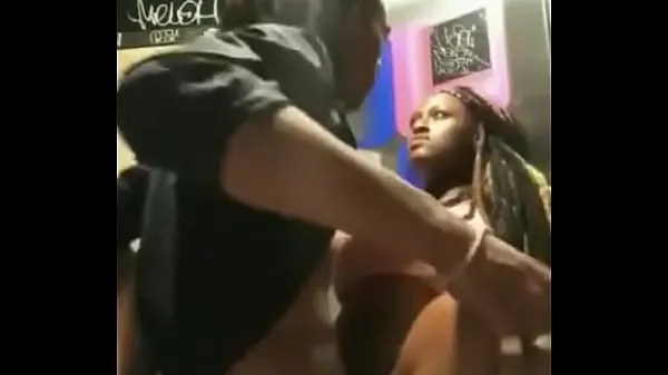 Ebony couple quick in the club toilet Video mới lớn