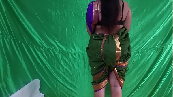 大Indian Aunty's hot figure fucks in such a way that water comes out of my cock新视频