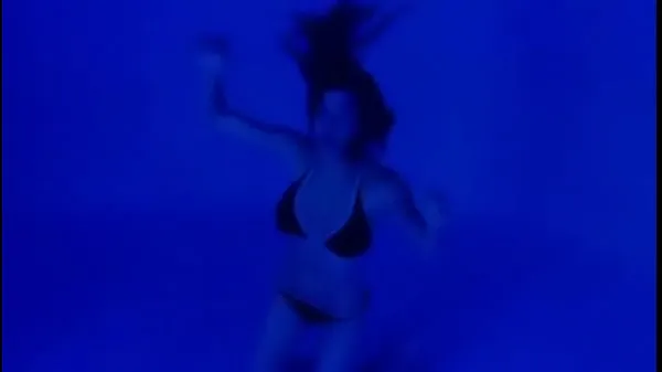 بڑے k. Instinct: Sexy Bikini Girl (Last Gasp نئے ویڈیوز