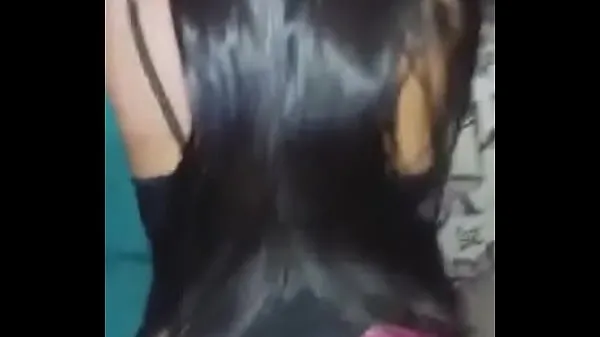 Grote Young girl giving ass on the sofa nieuwe video's