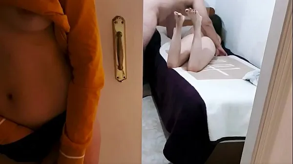 FAT CUMS INSIDE A TEENAGER WHILE HIS SPIES ON THEM Video baharu besar