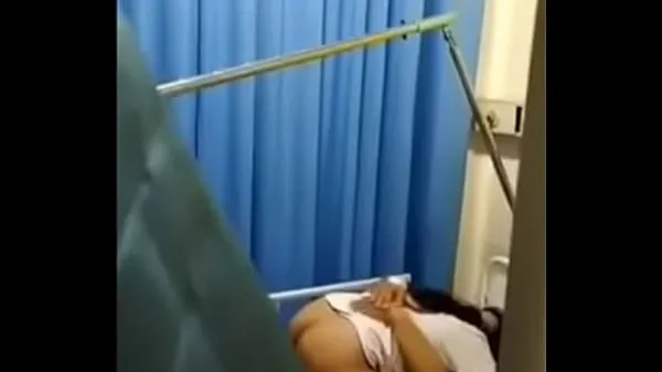 Büyük Enfermeira é flagrada fazendo sexo com paciente yeni Video