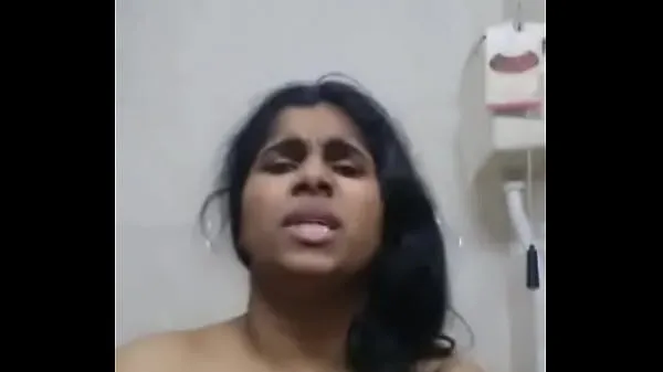 Hot mallu kerala MILF masturbating in bathroom - fucking sexy face reactions Video baru yang besar