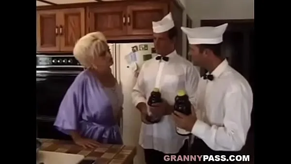 Veliki Granny Almost Dies In DP novi videoposnetki