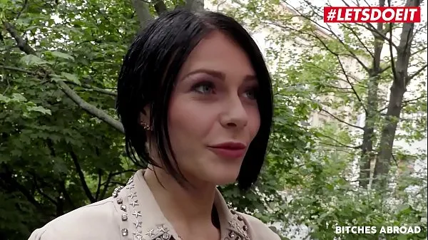 Stora LETSDOEIT - Ukrainian MILF Gabriella Rossa Has An Affair In Prague With An Old Friend nya videor
