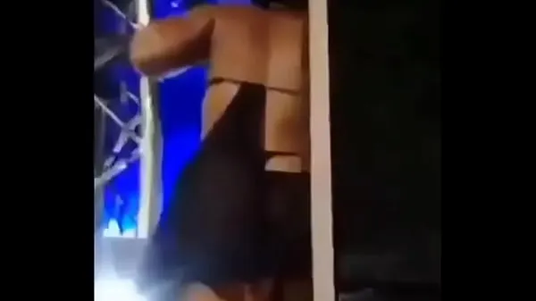 Grote Zodwa taking a finger in her pussy in public event nieuwe video's