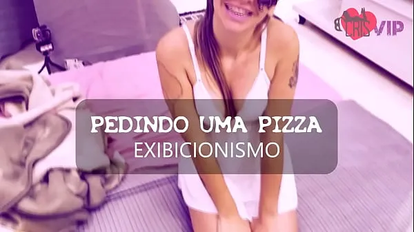 Grote Cristina Almeida Teasing Pizza delivery without panties with husband hiding in the bathroom, this was her second video recorded in this genre nieuwe video's