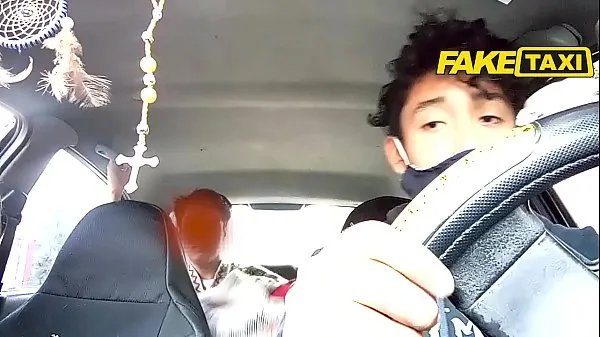 horny young men in the taxi Video baharu besar