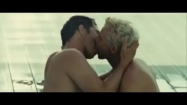 Store British Actor Paul Sculfor Gay Kiss From Di Di Hollywood nye videoer