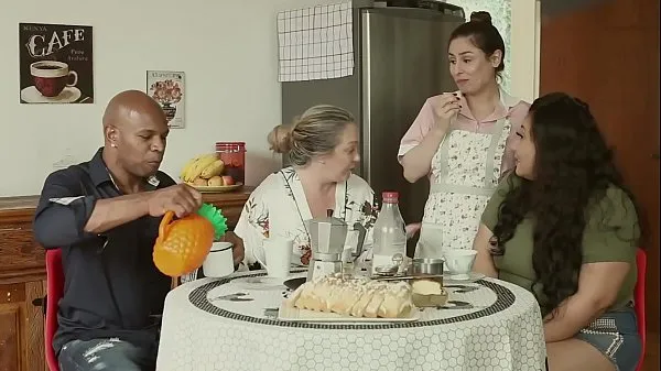 THE BIG WHOLE FAMILY - THE HUSBAND IS A CUCK, THE step MOTHER TALARICATES THE DAUGHTER, AND THE MAID FUCKS EVERYONE | EMME WHITE, ALESSANDRA MAIA, AGATHA LUDOVINO, CAPOEIRA Video baharu besar
