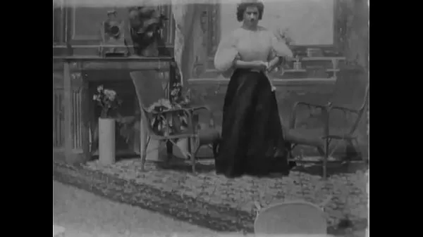 Büyük Oldest erotic movie ever made - Woman Undressing (1896 yeni Video