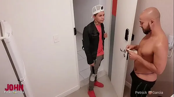 Customer pays $100 to delivery man to have sex and let it be filmed مقاطع فيديو جديدة كبيرة