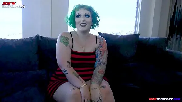 Grote big butt Goth Pawg Vicky Vixen debuts on nieuwe video's