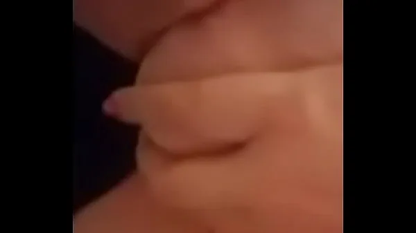 Isoja b. girl plays with her tits uutta videota