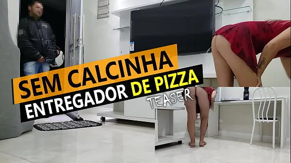 Store Cristina Almeida receiving pizza delivery in mini skirt and without panties in quarantine nye videoer