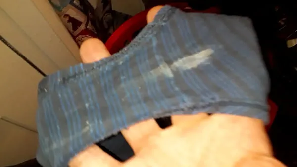 Μεγάλα Sniffing Wet Panties νέα βίντεο