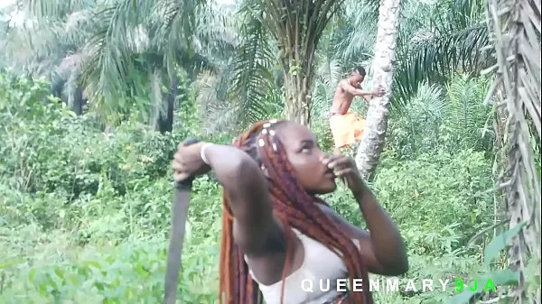 I met her in the bush fetching firewood while I was harvesting Palm fruits, I helped her and she rewarded me with a good fuck Video baru yang besar