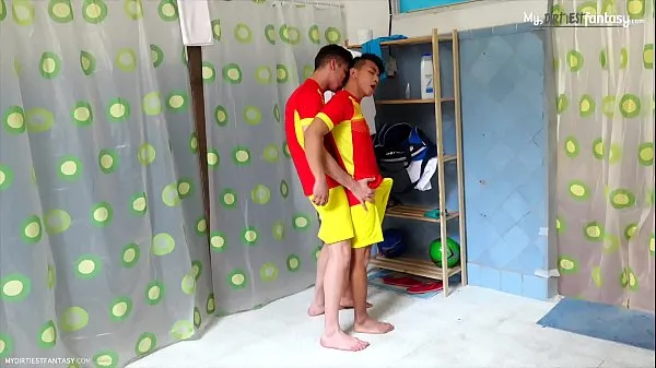 Μεγάλα Cute sport twinks fuck raw with their football uniforms on νέα βίντεο