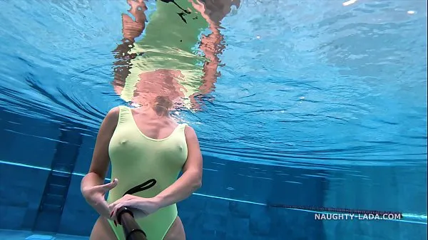 My transparent when wet one piece swimwear in public pool Video baharu besar