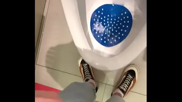 Isoja peeing in a urinal in a public toilet uutta videota