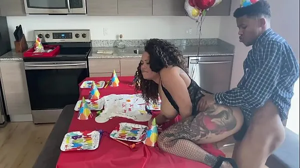 Store nobody came to my bday party so my stepmom gave me an extra surprise... pt1 nye videoer