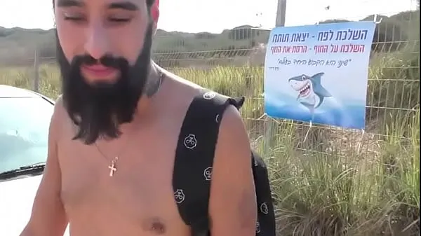 An Israeli man sucks a cock in public Video mới lớn