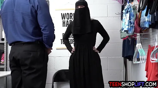 Veľké Muslim teen thief Delilah Day exposed and exploited after stealing nové videá