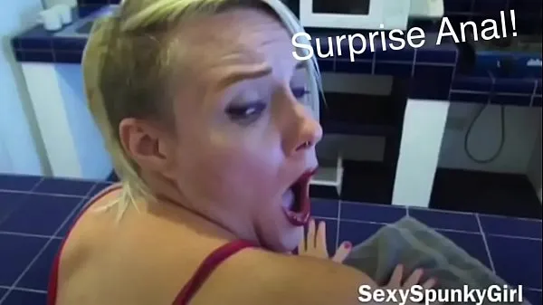 Veľké Anal Surprise While She Cleans The Kitchen: I Fuck Her Ass With No Warning nové videá