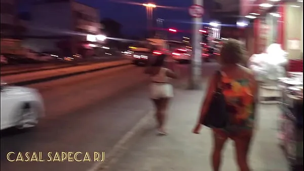Isoja WEST ZONE SHOWING WALKING AROUND WITHOUT PANTIES uutta videota
