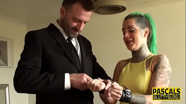 Grandi Blindfolded and bound tattooed sub throated nuovi video