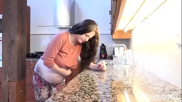 The contractions prove too painful and she drops to her knees Video mới lớn