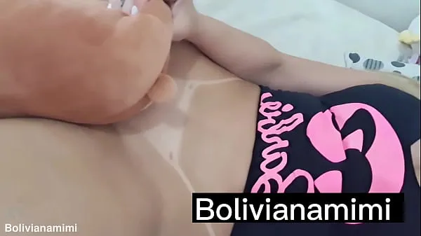 Grote My teddy bear bite my ass then he apologize licking my pussy till squirt.... wanna see the full video? bolivianamimi nieuwe video's
