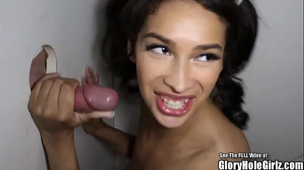 Happy Latina Beauty Tits Sucks Dick in Glory Hole Video baru yang besar