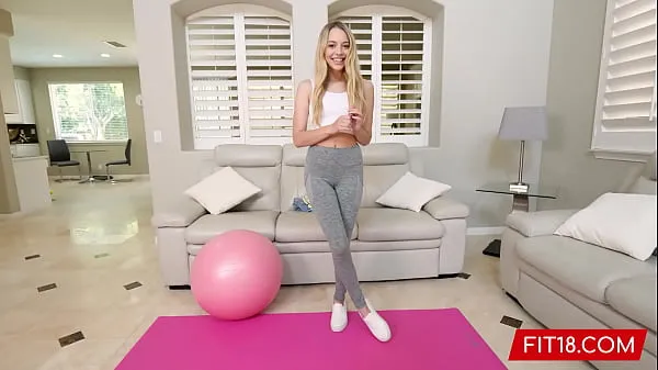 大きなFIT18 - Lily Larimar - Casting Skinny 100lb Blonde Amateur In Yoga Pants - 60FPS新しい動画