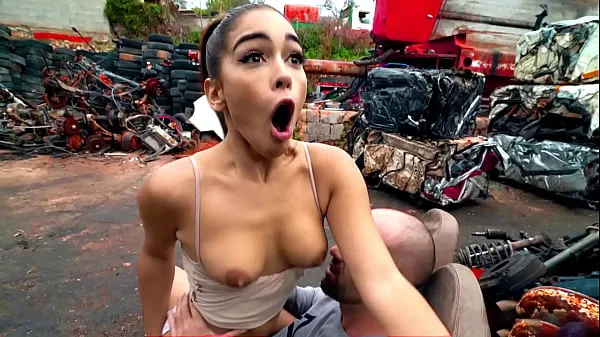 Veliki Hot fit teen gets fucked in her booty in Junk Junction - teen anal porn novi videoposnetki
