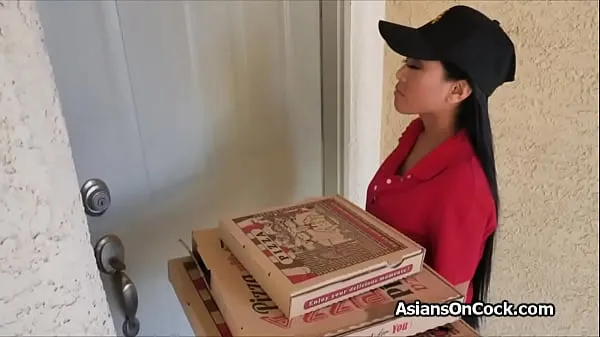 Asian delivery lady fucked by two horny guys مقاطع فيديو جديدة كبيرة