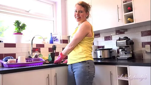 Store AuntJudys - 46yo Natural FullBush Amateur MILF Alexia gives JOI in the Kitchen nye videoer