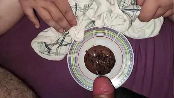Nagy eating muffin with cum új videók