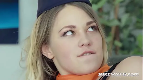 Büyük Blonde Flight Attendant Selvaggia Deep Throats Her Boss yeni Video