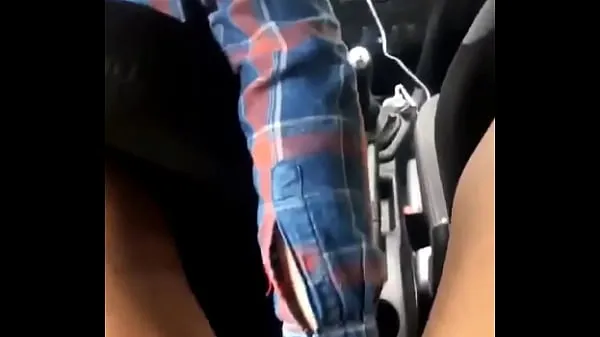 大Let Uber run his hand over her pussy新视频