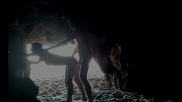 At the beach, hidden inside the cave مقاطع فيديو جديدة كبيرة